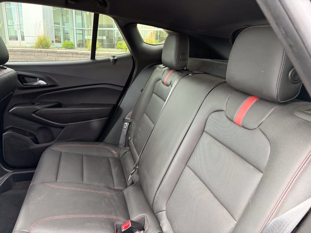 Used 2024 Chevrolet Trax RS w/ Sunroof Package FWD image 12