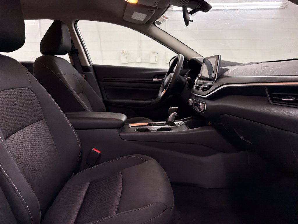 Used 2025 Nissan Altima 2.5 SV FWD image 28