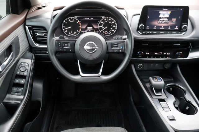 Used 2022 Nissan Rogue SV image 4