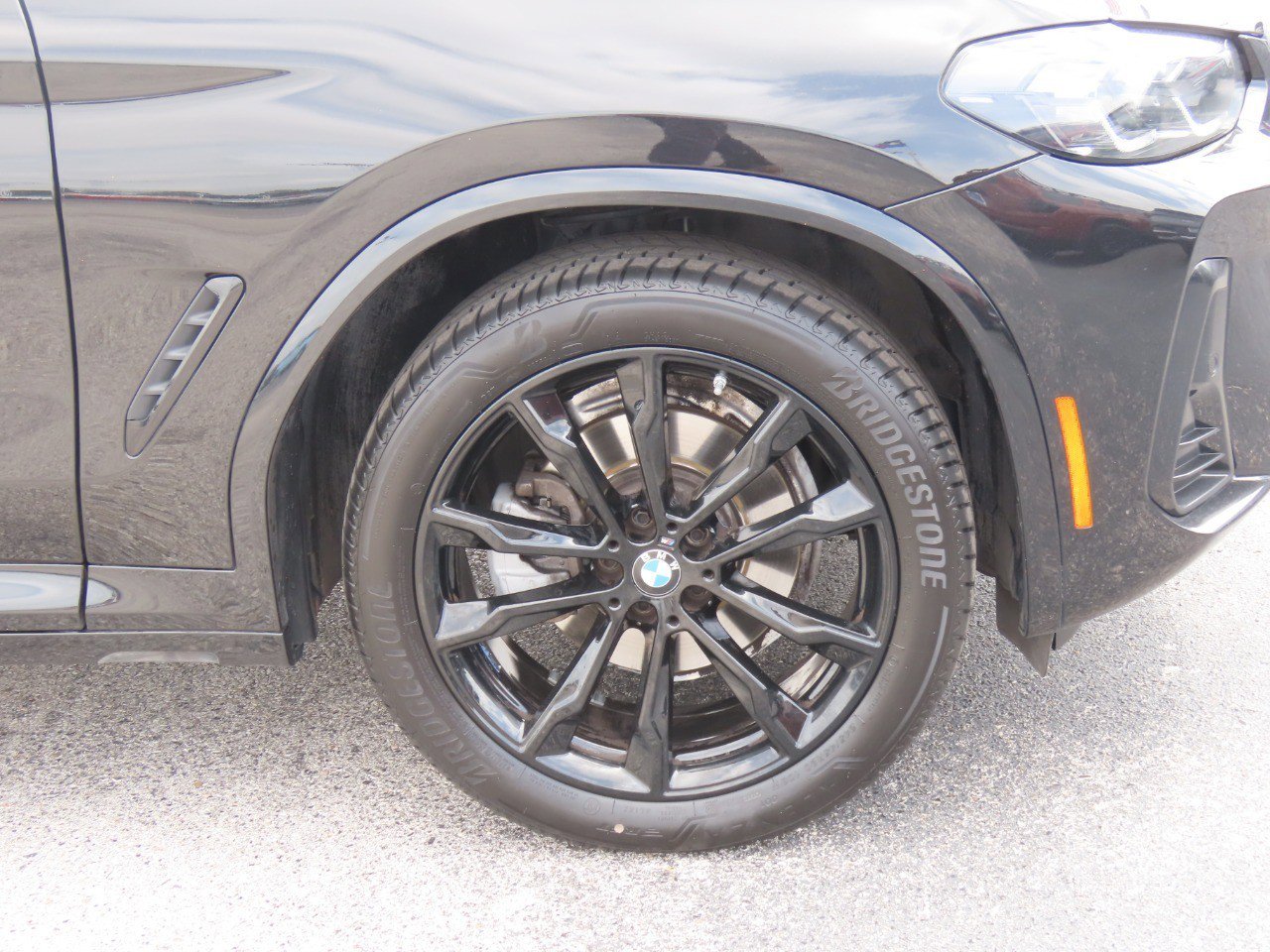 Used 2024 BMW X4 xDrive30i w/ Premium Package AWD/4WD image 9