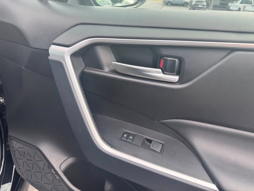 Used 2025 Toyota RAV4 XLE AWD/4WD image 16