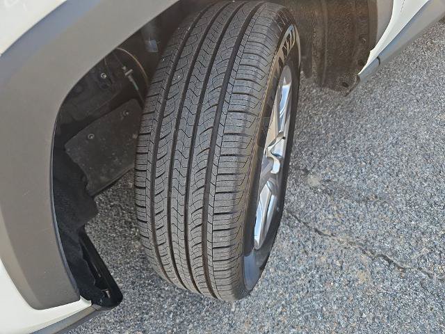 Used 2025 Toyota RAV4 XLE FWD image 32