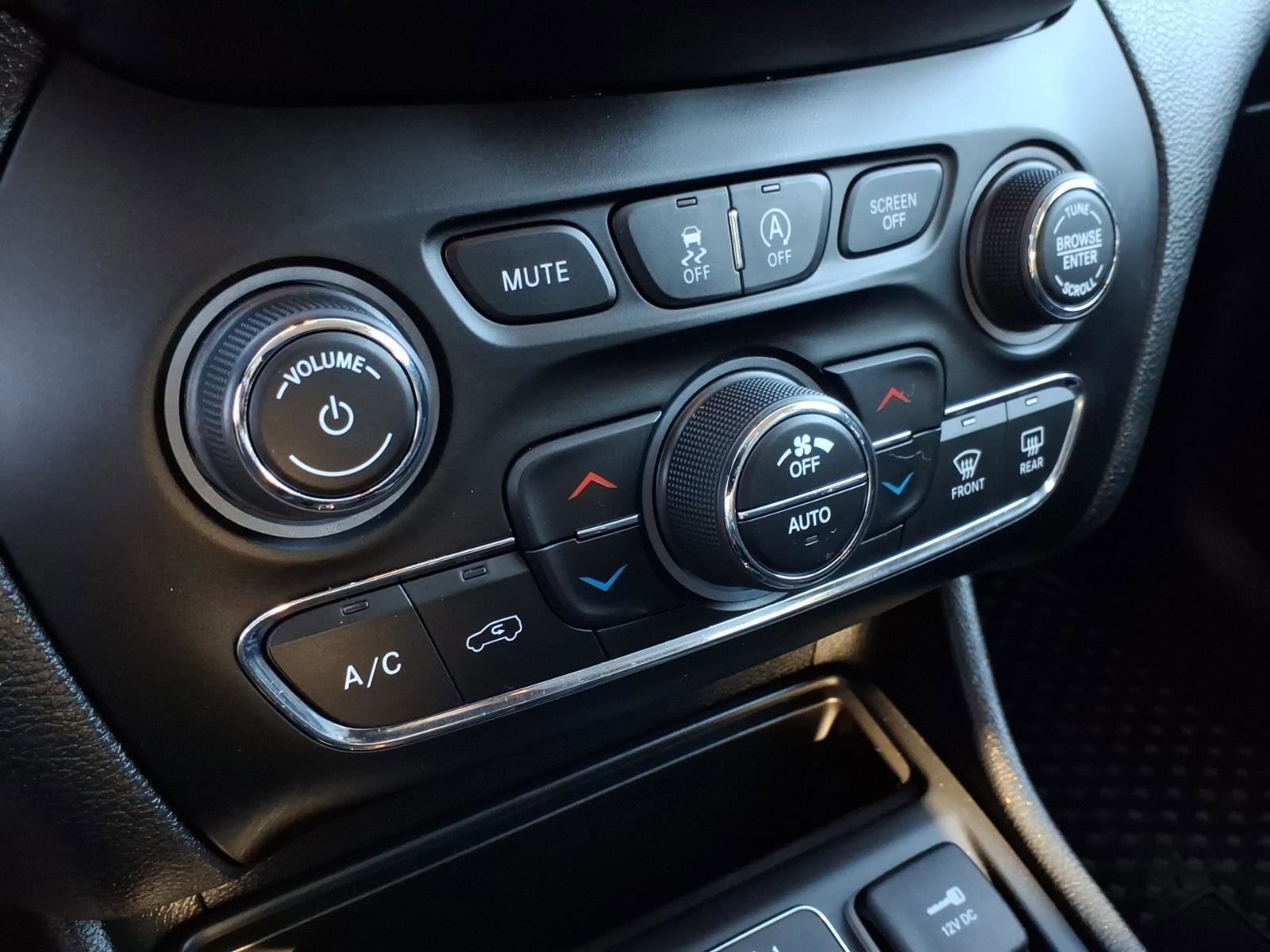 Used 2020 Jeep Cherokee Trailhawk w/ Comfort/Convenience Group image 22