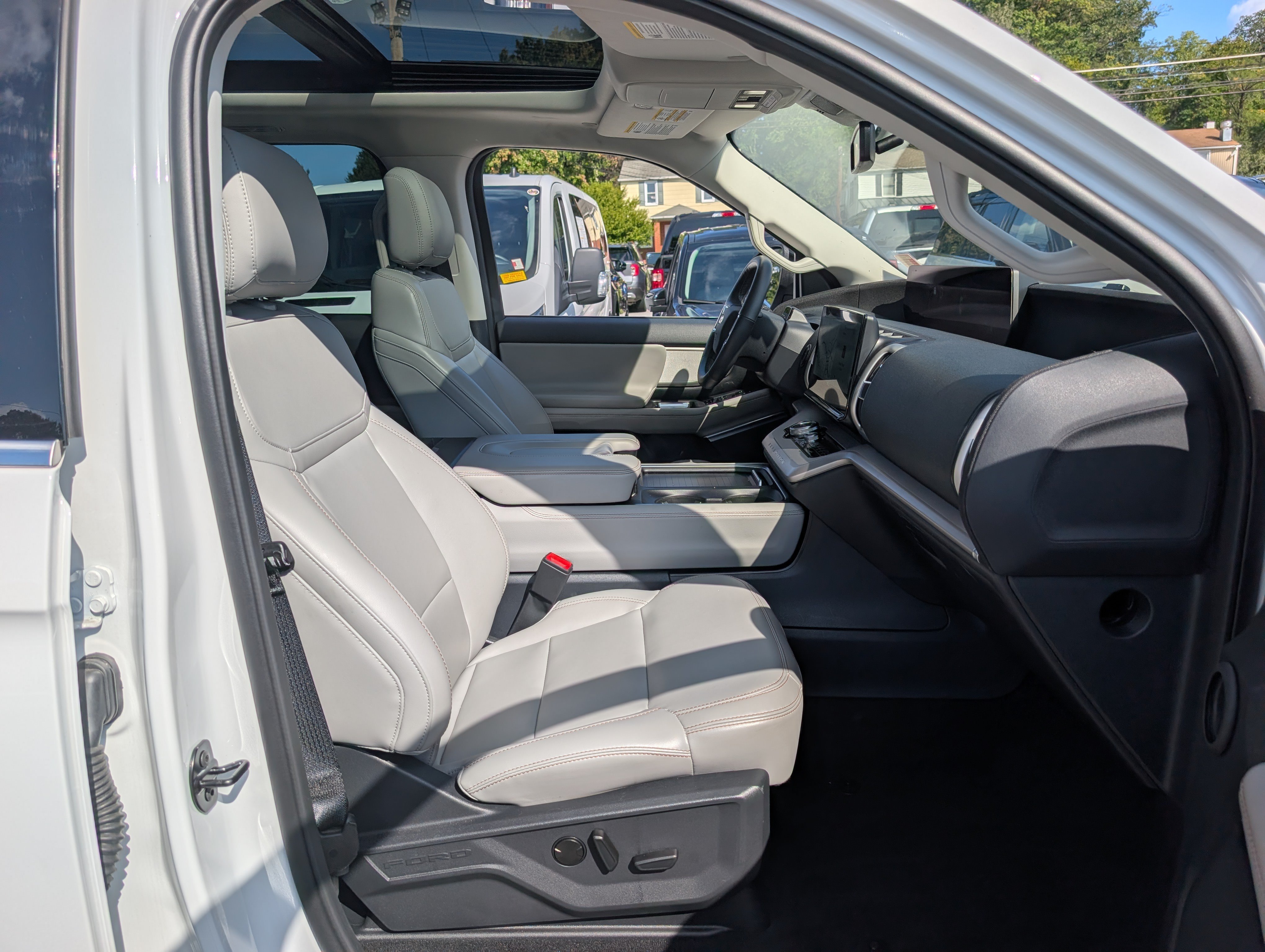 Certified 2025 Ford Expedition Active AWD/4WD image 12