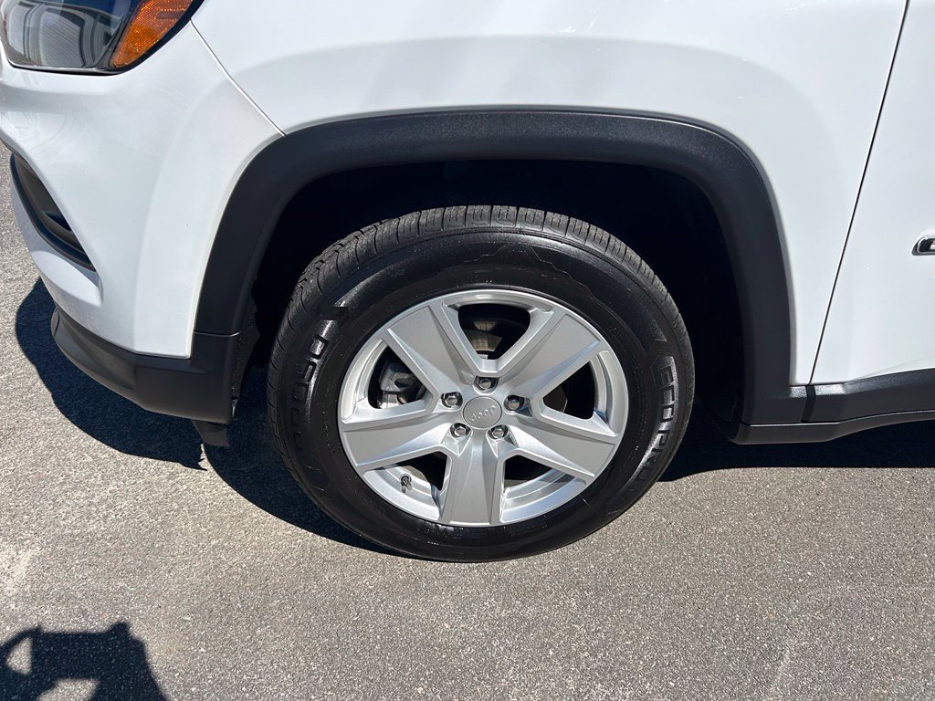 Used 2022 Jeep Compass Latitude FWD image 5