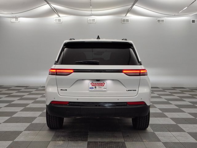 Used 2024 Jeep Grand Cherokee Limited w/ Black Appearance Package AWD/4WD image 11