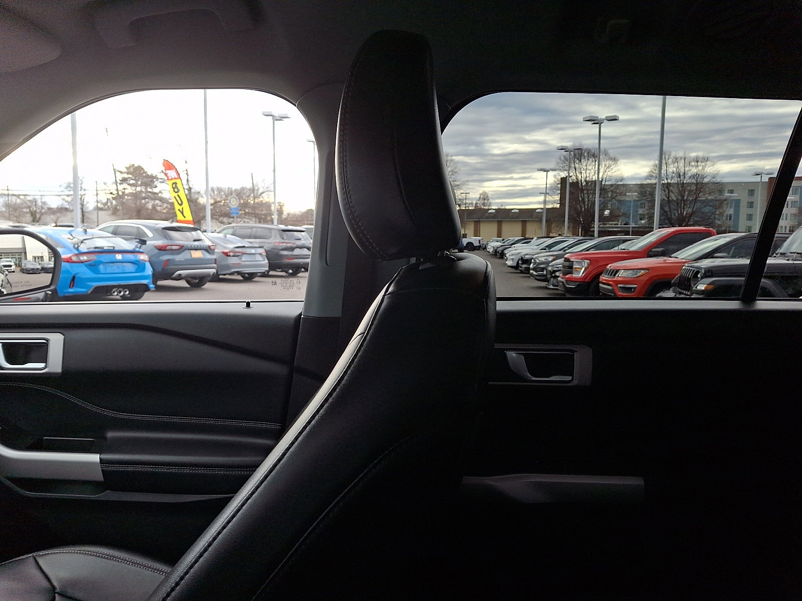 Certified 2022 Ford Explorer XLT w/ Equipment Group 202A image 17