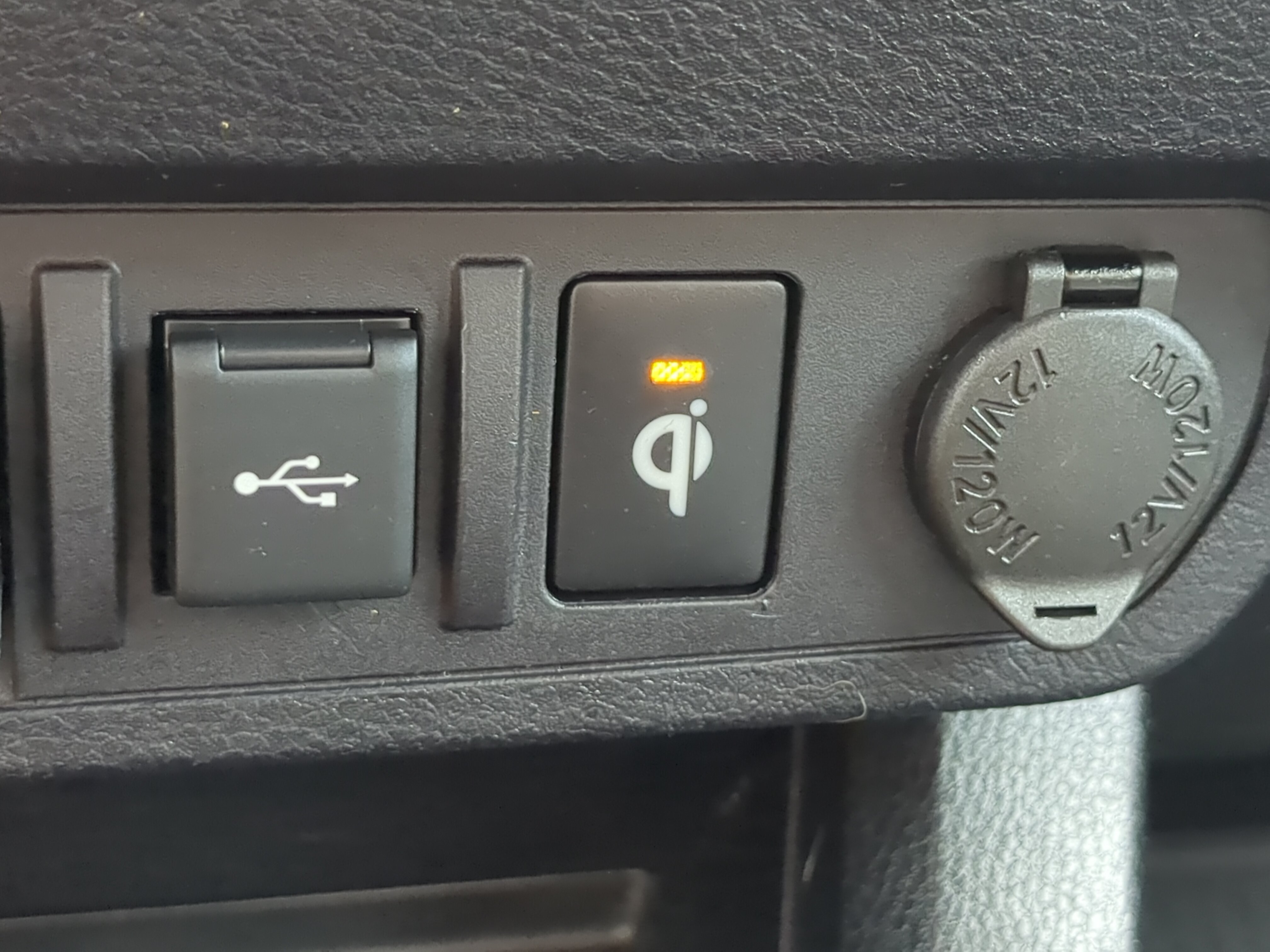 Used 2020 Toyota Tacoma TRD Off-Road AWD/4WD image 19