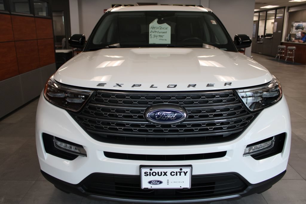 Certified 2023 Ford Explorer XLT w/ Equipment Group 202A AWD/4WD image 7