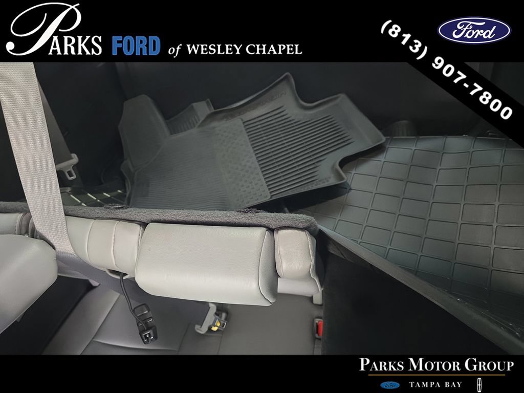 Used 2022 Toyota Highlander XLE FWD image 16