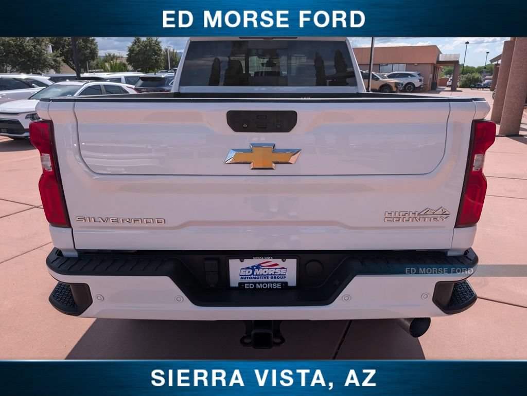 Used 2022 Chevrolet Silverado 2500 High Country w/ Technology Package AWD/4WD image 4