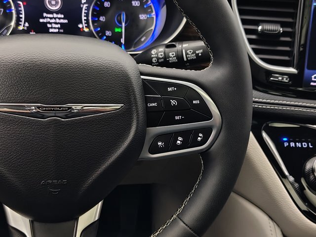 Used 2024 Chrysler Pacifica Limited AWD/4WD image 40