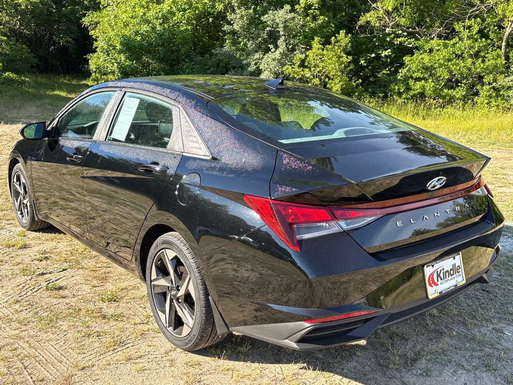 Used 2023 Hyundai Elantra SEL w/ Convenience Package FWD image 15
