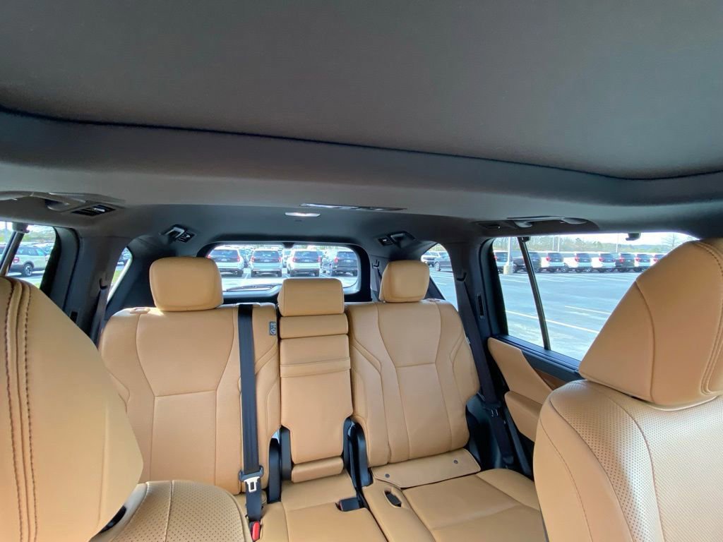 Used 2025 Lexus LX 600 4WD w/ Accessory Package (2T) image 30