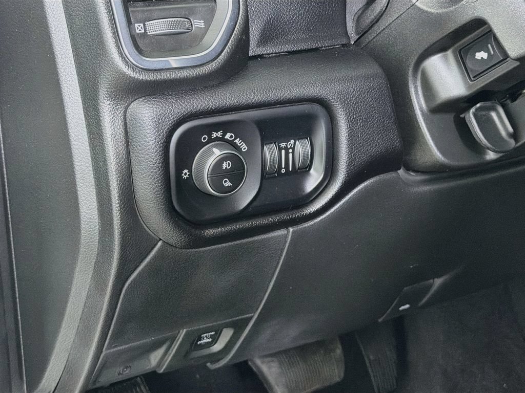 Used 2025 RAM 2500 Laramie AWD/4WD image 13