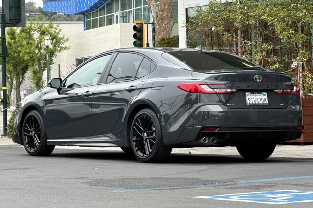 Used 2025 Toyota Camry SE w/ Convenience Package FWD image 6