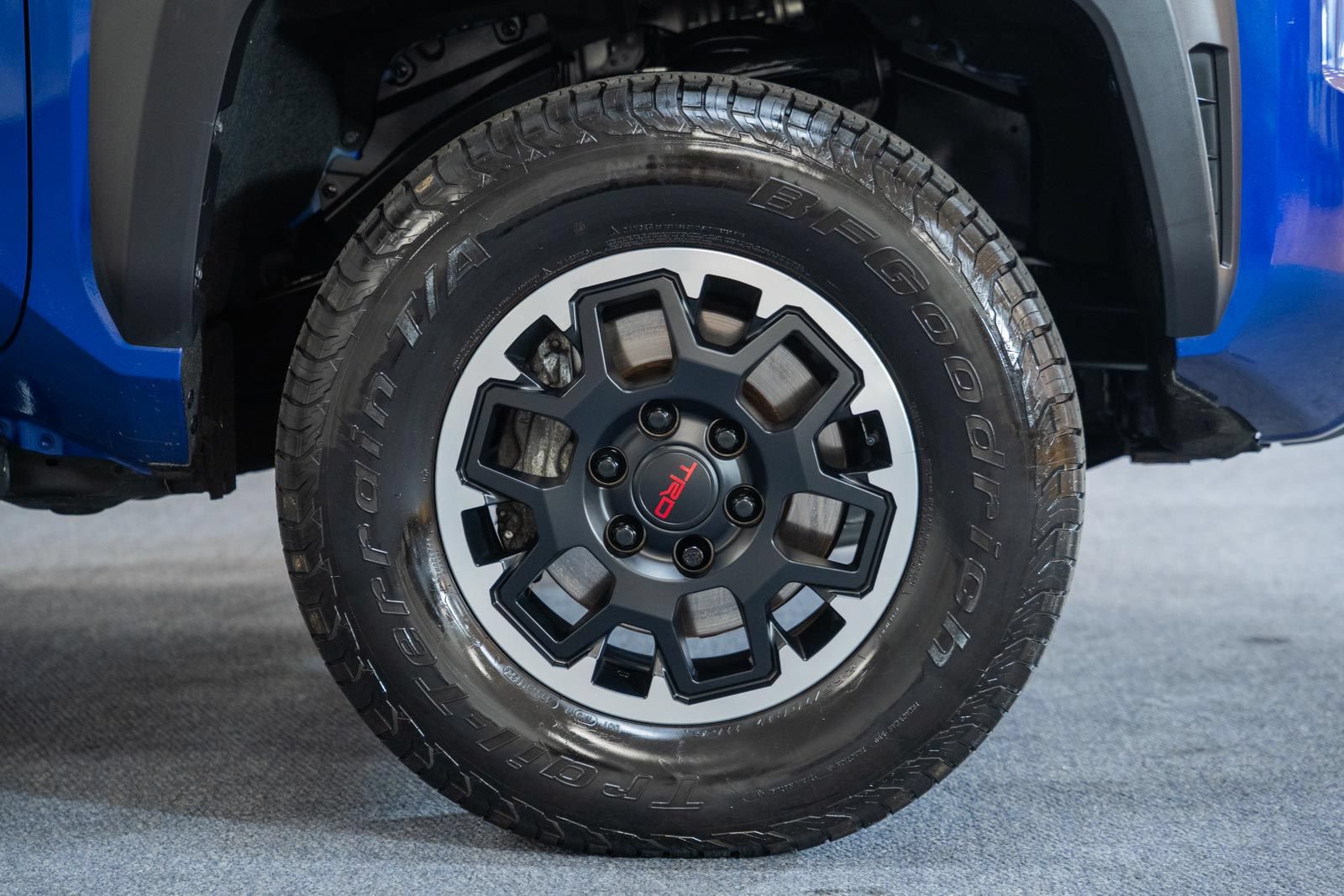 Used 2024 Toyota Tacoma TRD Off-Road AWD/4WD image 19