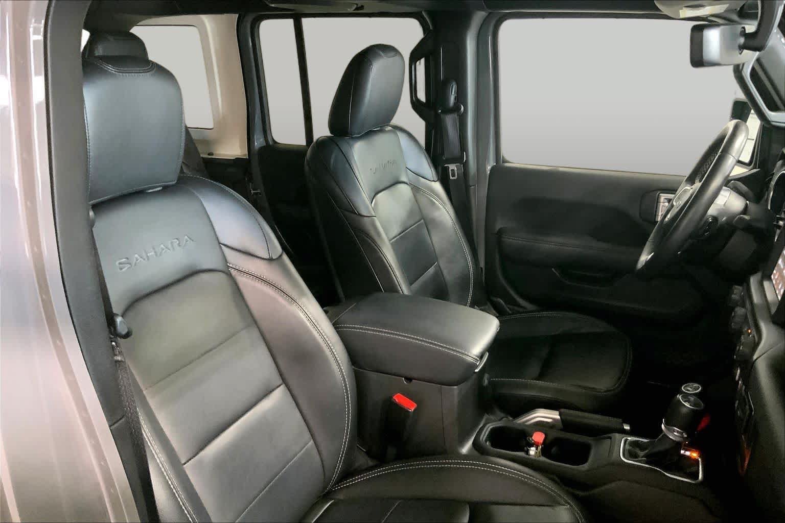 Used 2022 Jeep Wrangler Unlimited Sahara AWD/4WD image 9