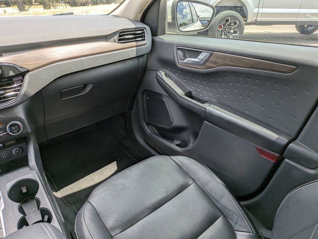 Certified 2020 Ford Escape Titanium w/ Titanium Premium Package 2.0 FWD image 18