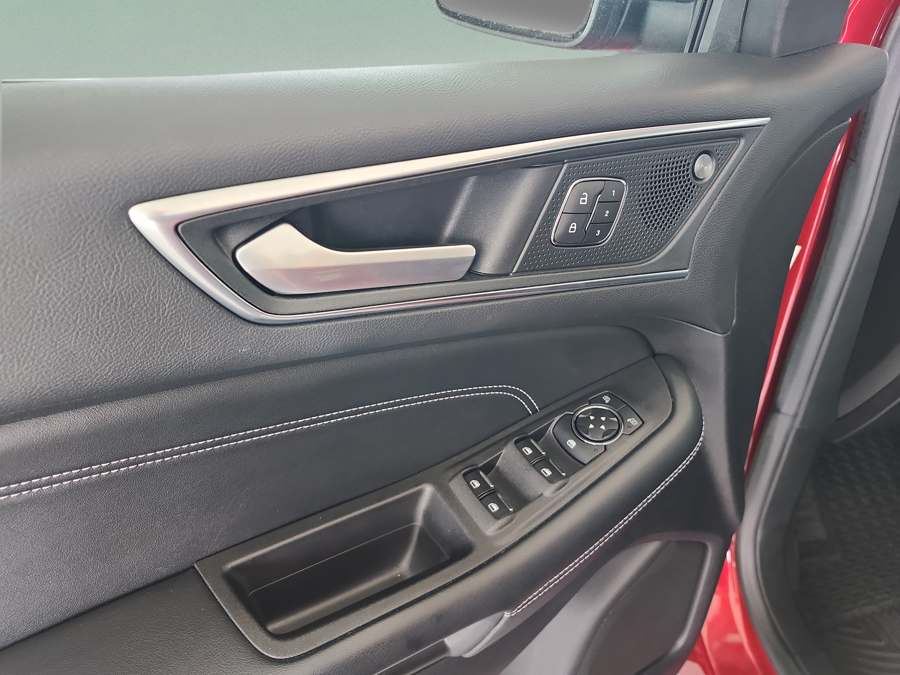 Certified 2021 Ford Edge Titanium FWD image 16