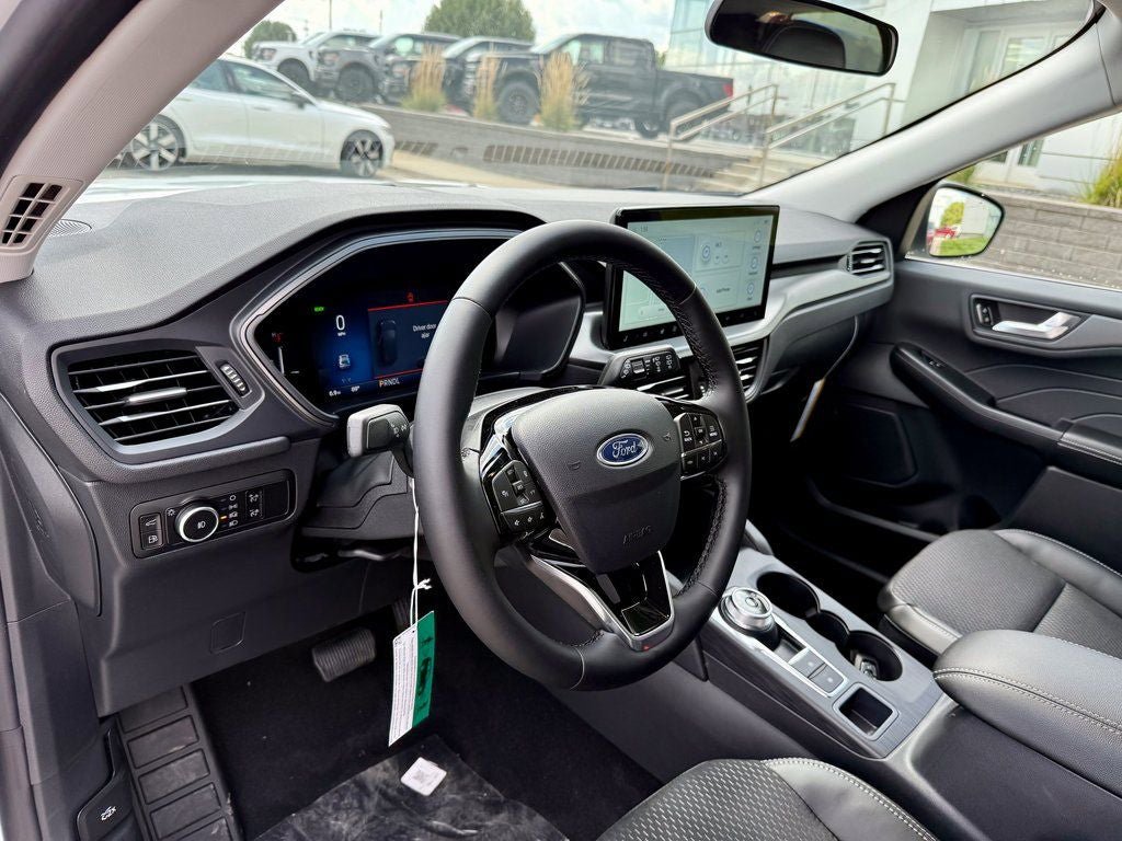 Certified 2025 Ford Escape SE FWD image 8