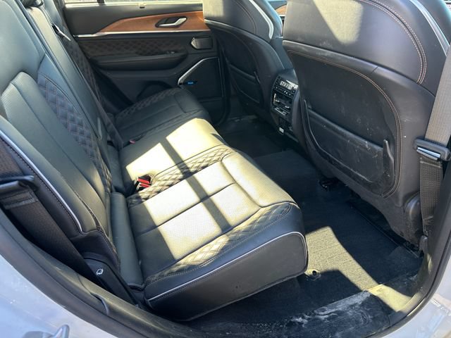 Used 2022 Jeep Grand Cherokee Summit AWD/4WD image 9