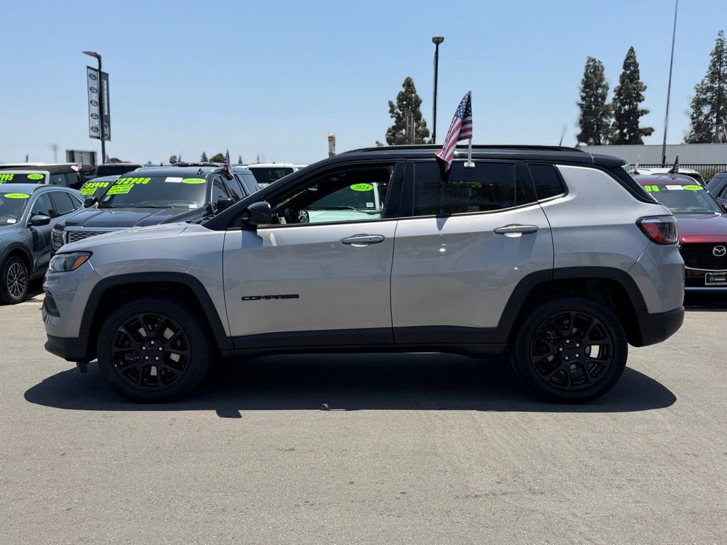 Used 2023 Jeep Compass Latitude AWD/4WD image 8