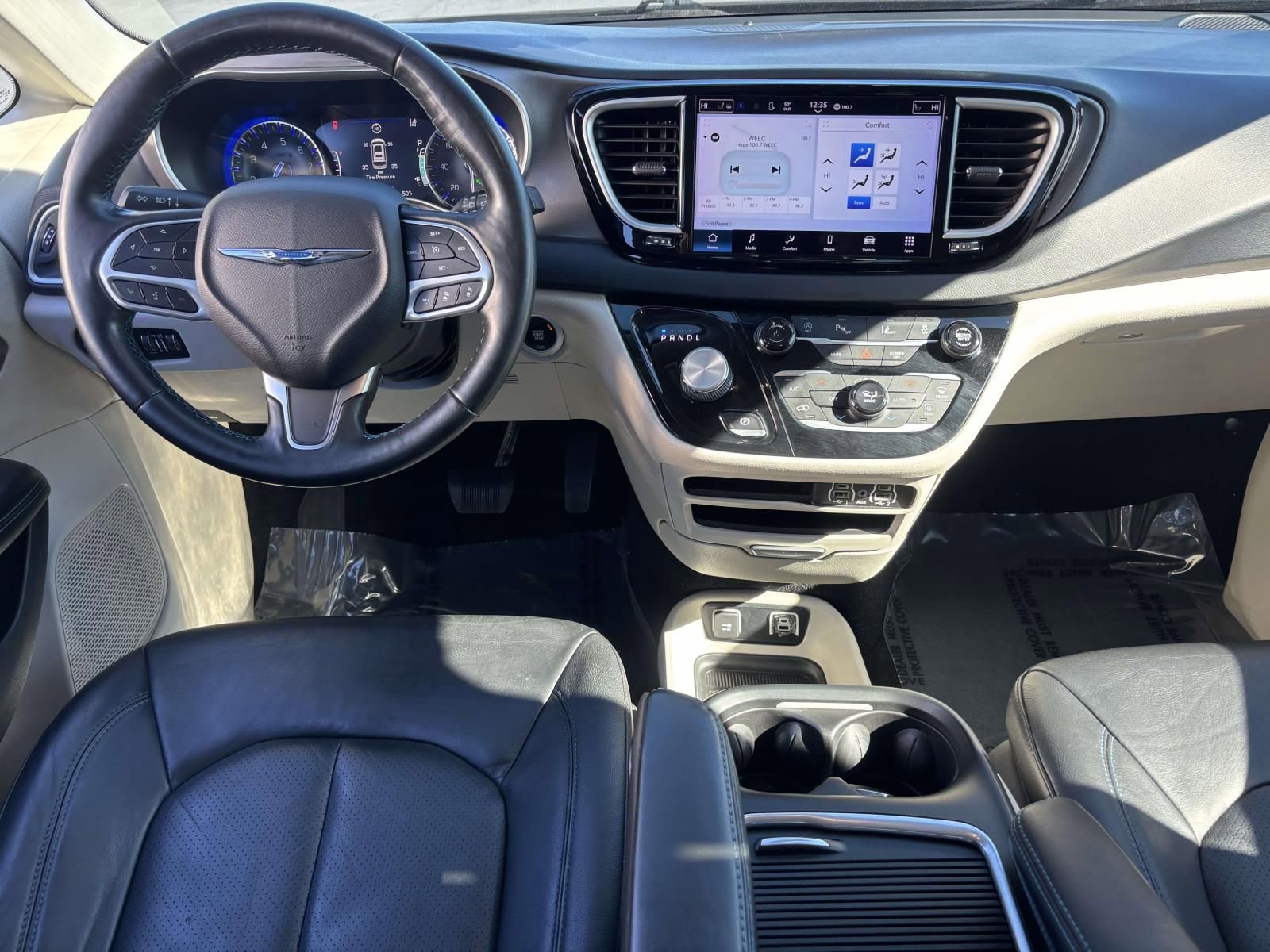 Used 2021 Chrysler Pacifica Touring-L image 29