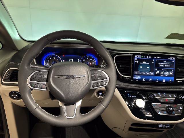 Used 2023 Chrysler Pacifica Touring-L w/ Road Tripper Package AWD/4WD image 5