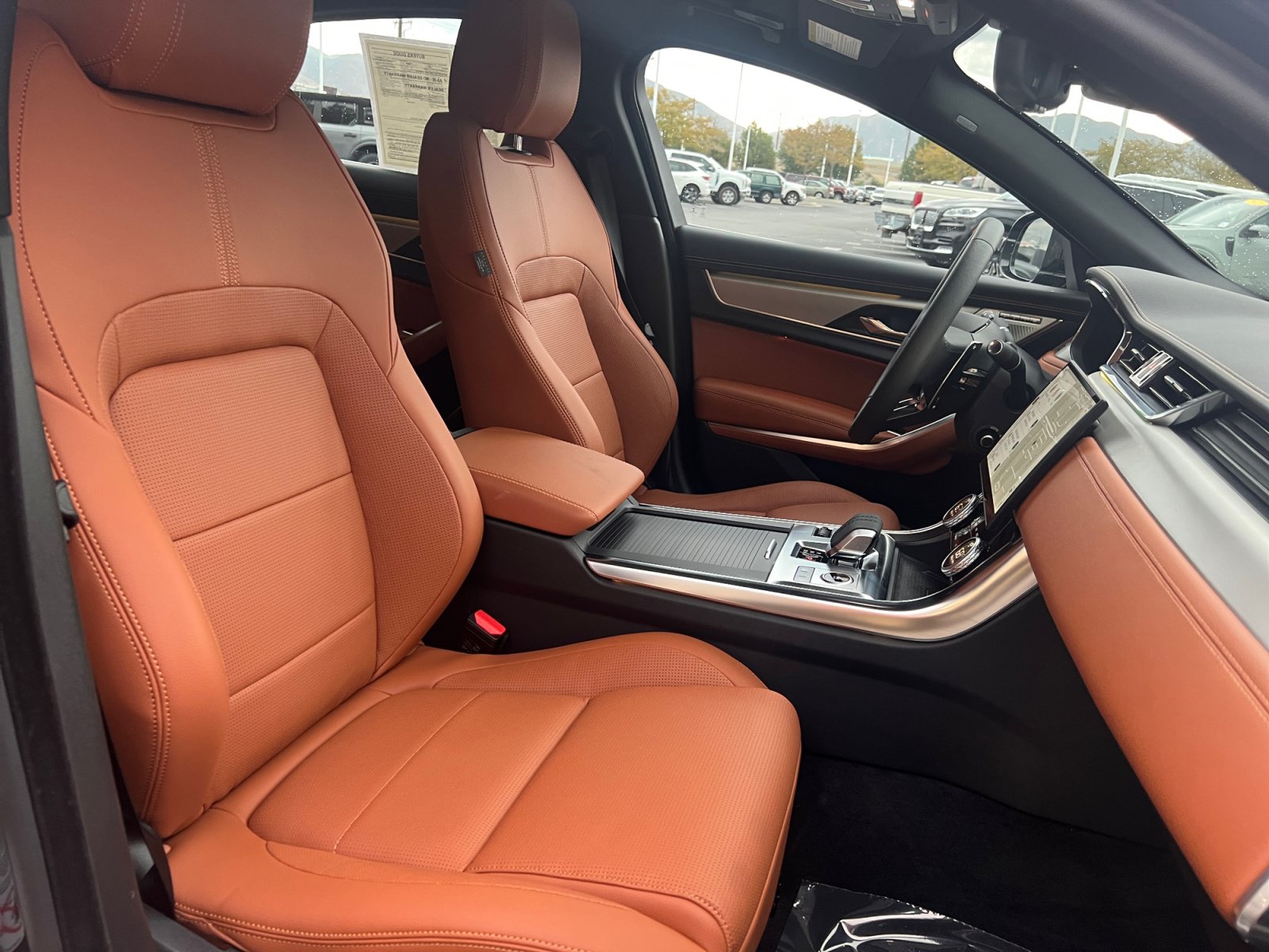 Used 2024 Jaguar XF R-Dynamic SE AWD/4WD image 31