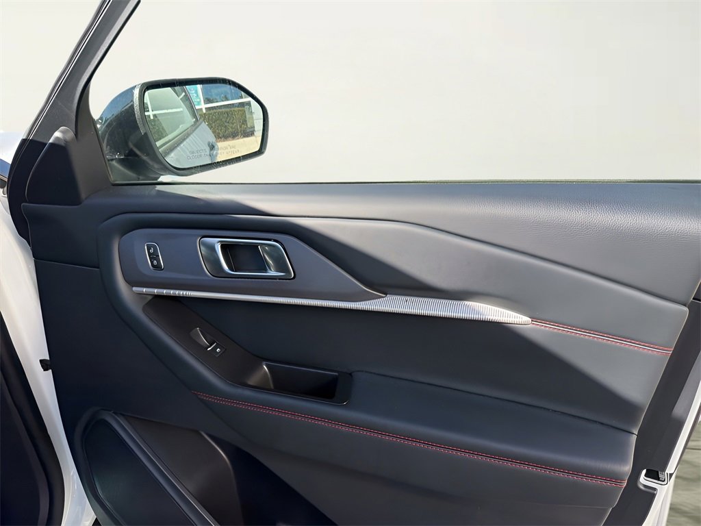 Certified 2025 Ford Explorer ST-Line w/ ST-Line Street Pack image 19