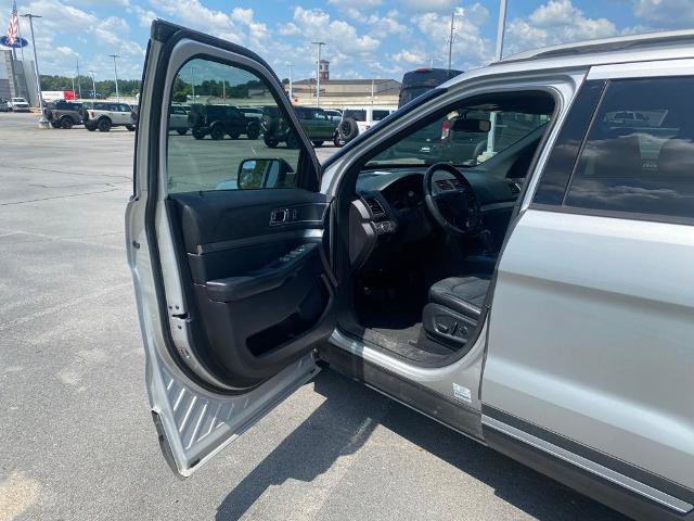Certified 2018 Ford Explorer XLT w/ Equipment Group 202A FWD image 10