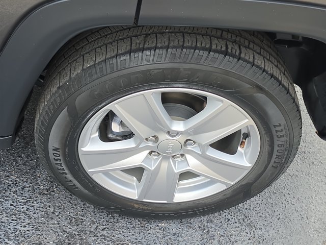 Used 2022 Jeep Compass Latitude w/ Sun and Sound Group FWD image 10