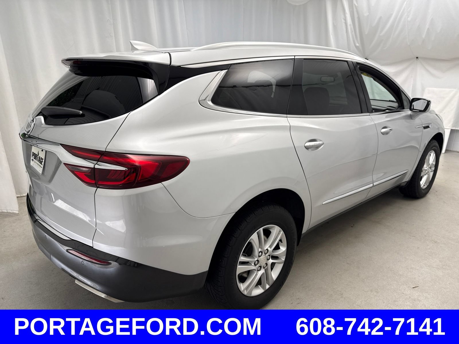 Used 2021 Buick Enclave Essence FWD image 2