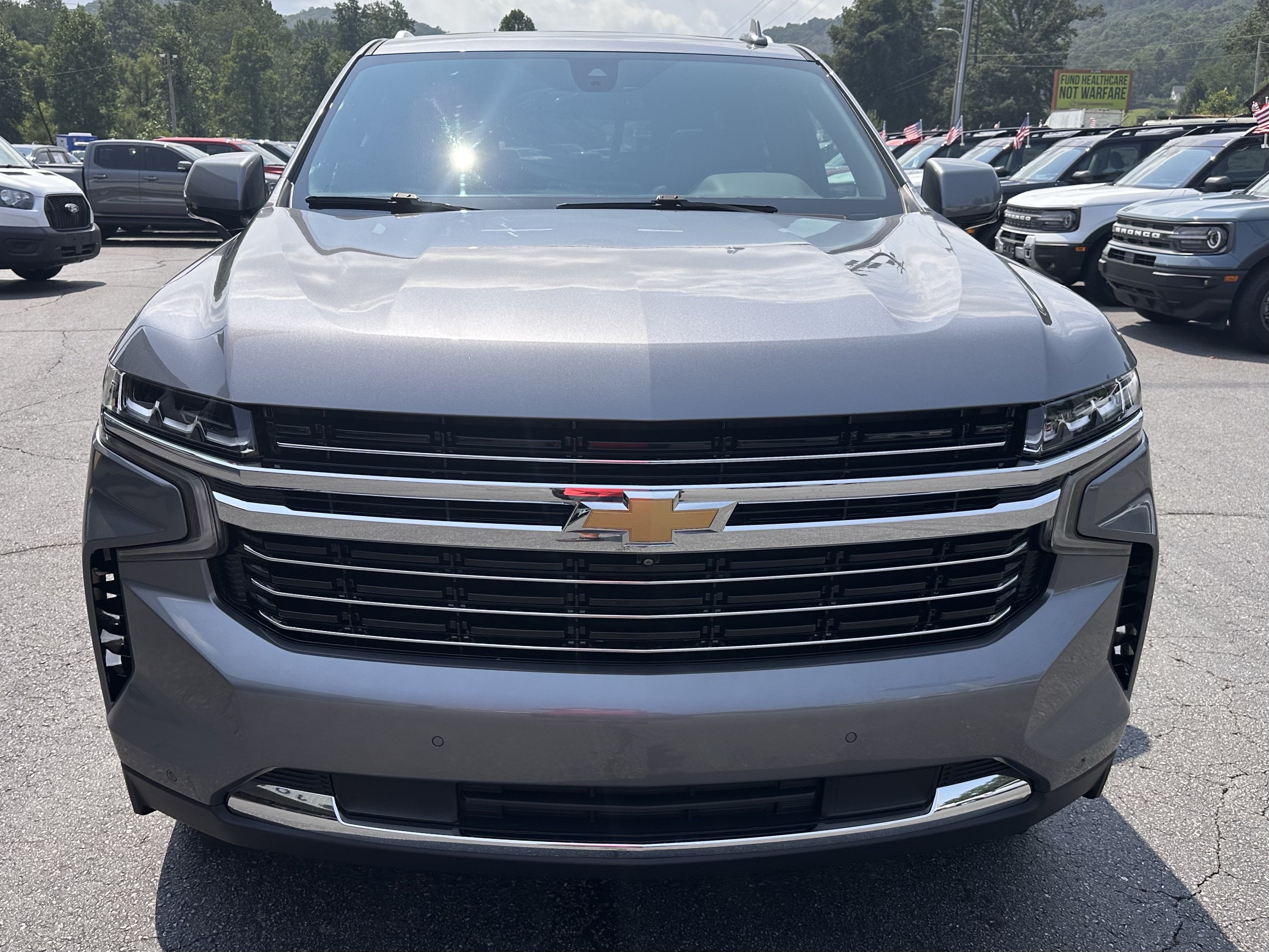 Used 2022 Chevrolet Tahoe LT w/ Luxury Package AWD/4WD image 3