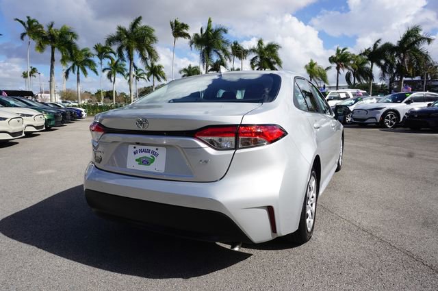 Used 2024 Toyota Corolla LE image 3
