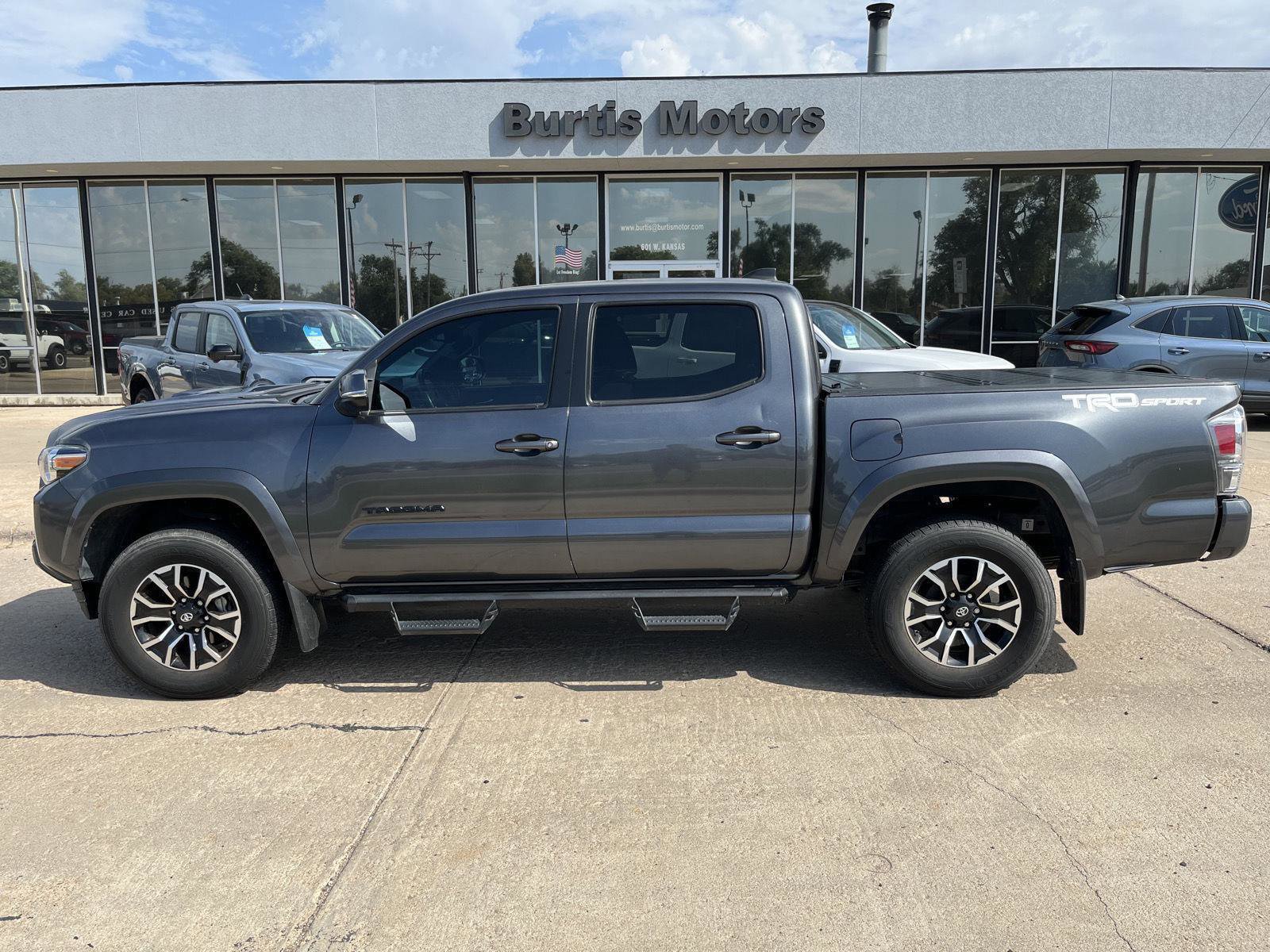 Used 2021 Toyota Tacoma TRD Off-Road image 2