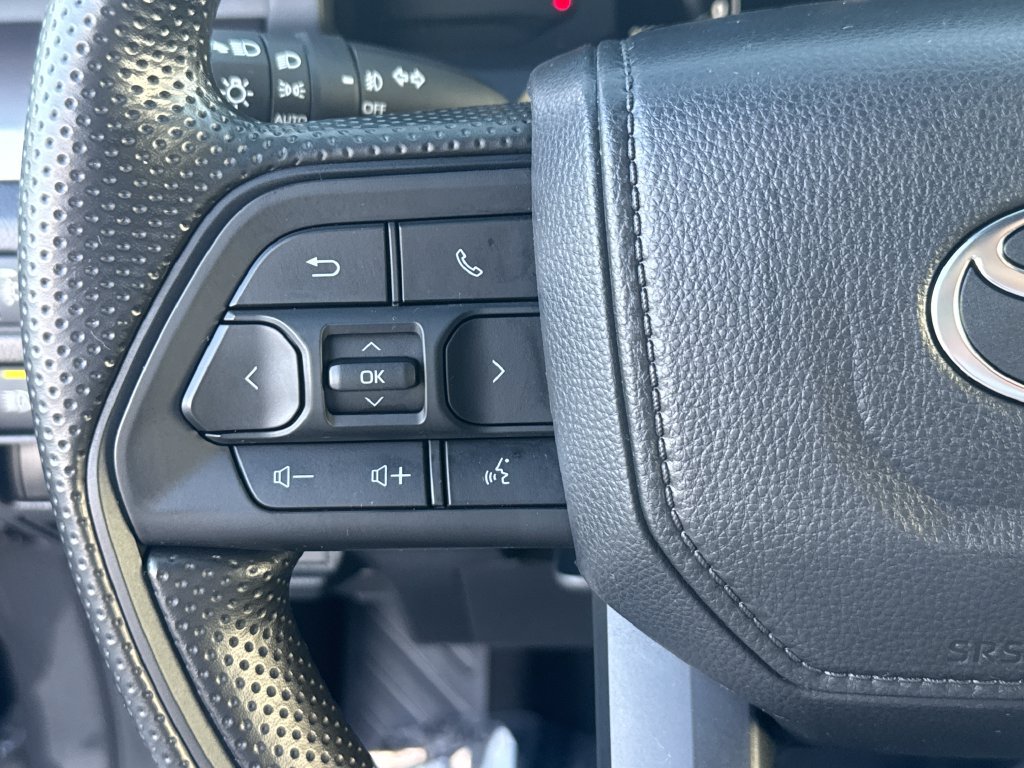 Used 2025 Toyota Tacoma SR5 AWD/4WD image 17