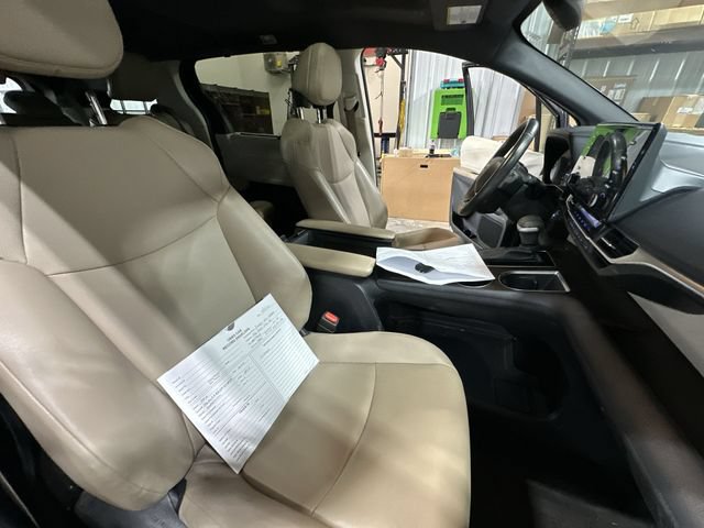 Used 2022 Toyota Sienna XLE FWD image 32