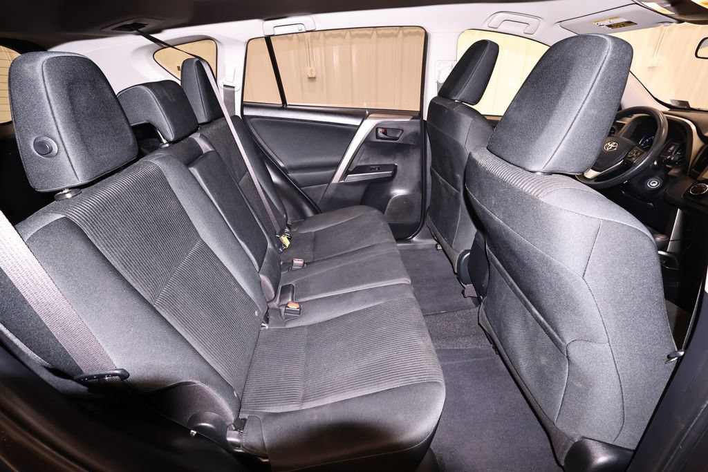 Used 2018 Toyota RAV4 LE w/ Carpet Mat Package AWD/4WD image 17