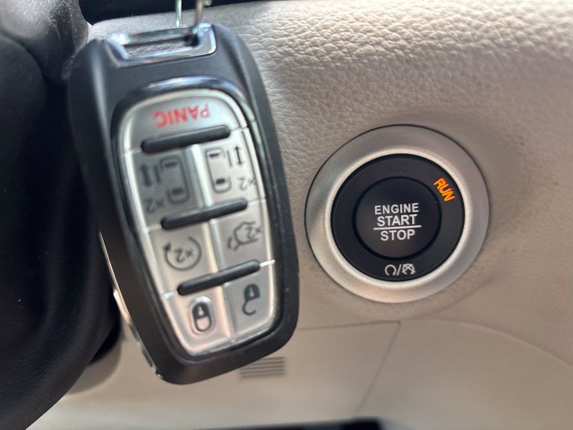 Used 2024 Chrysler Pacifica Limited FWD image 20