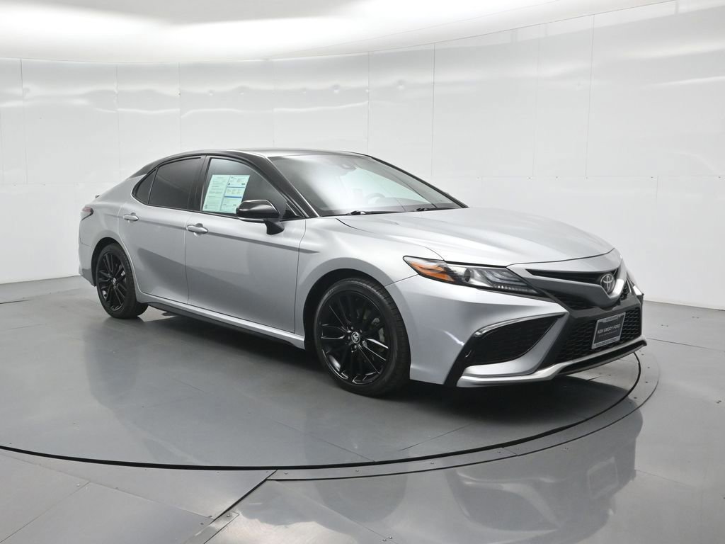 Used 2022 Toyota Camry XSE image 5