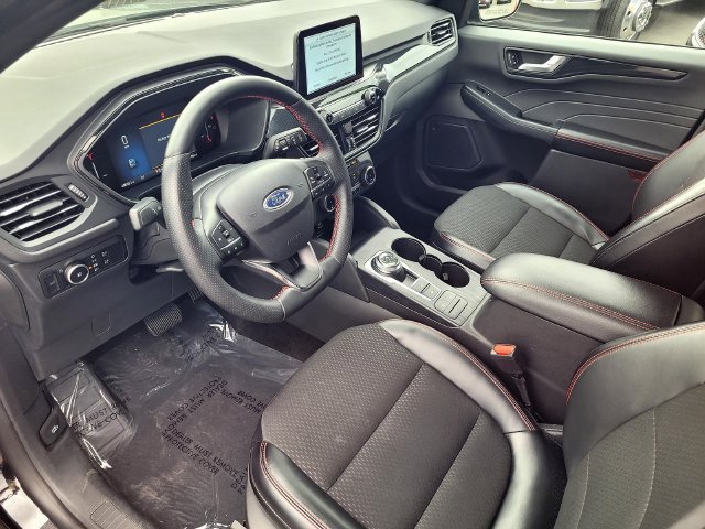 Certified 2025 Ford Escape ST-Line Select AWD/4WD image 10