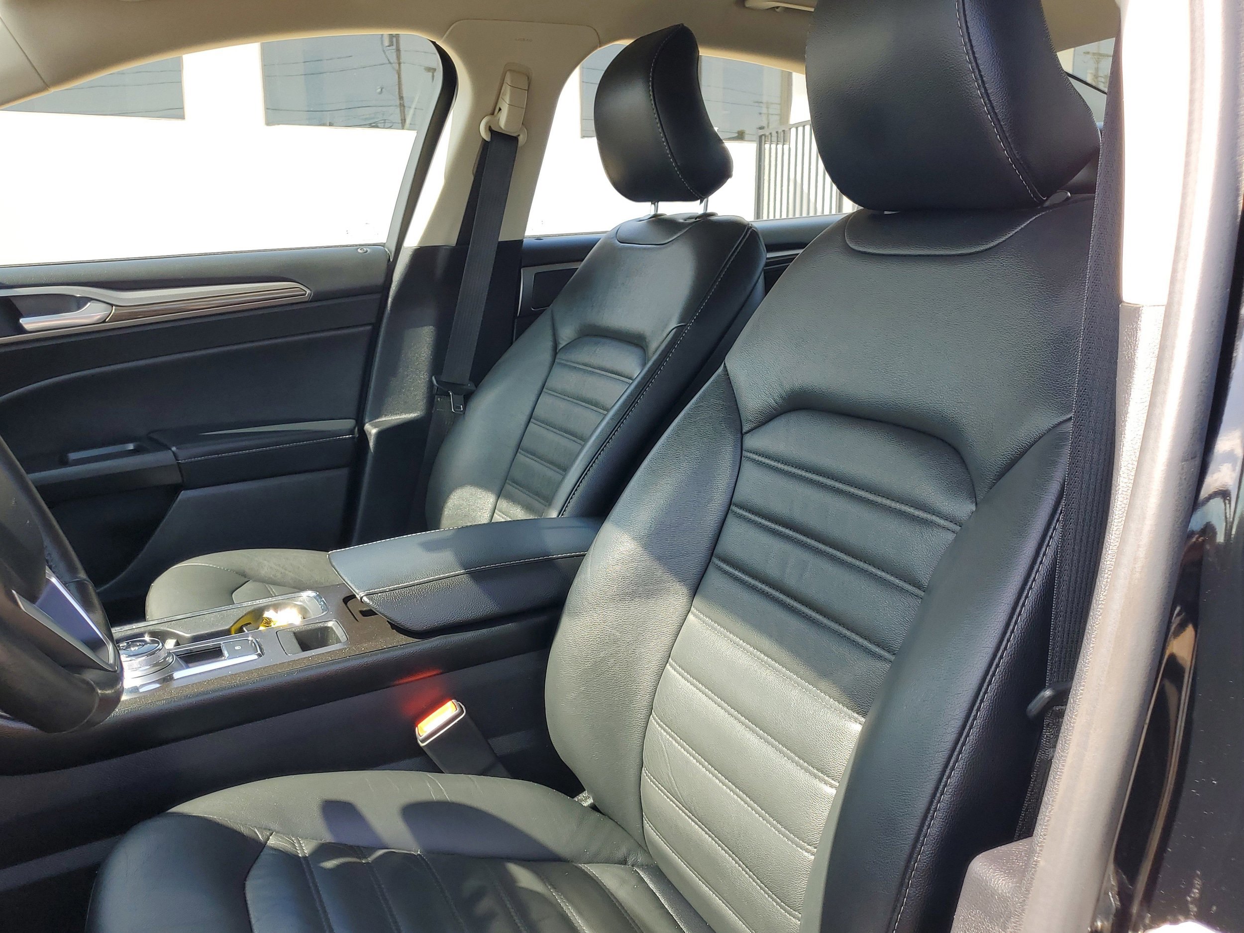 Certified 2017 Ford Fusion SE w/ Fusion SE Technology Package FWD image 20
