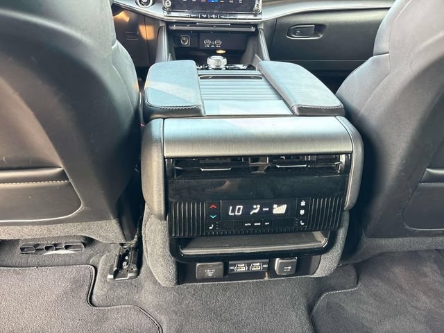 Used 2025 Jeep Wagoneer Series II w/ 8-Passenger Seating Package AWD/4WD image 13