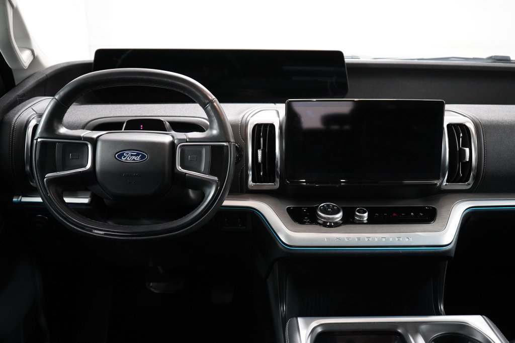 Certified 2025 Ford Expedition Platinum AWD/4WD image 13