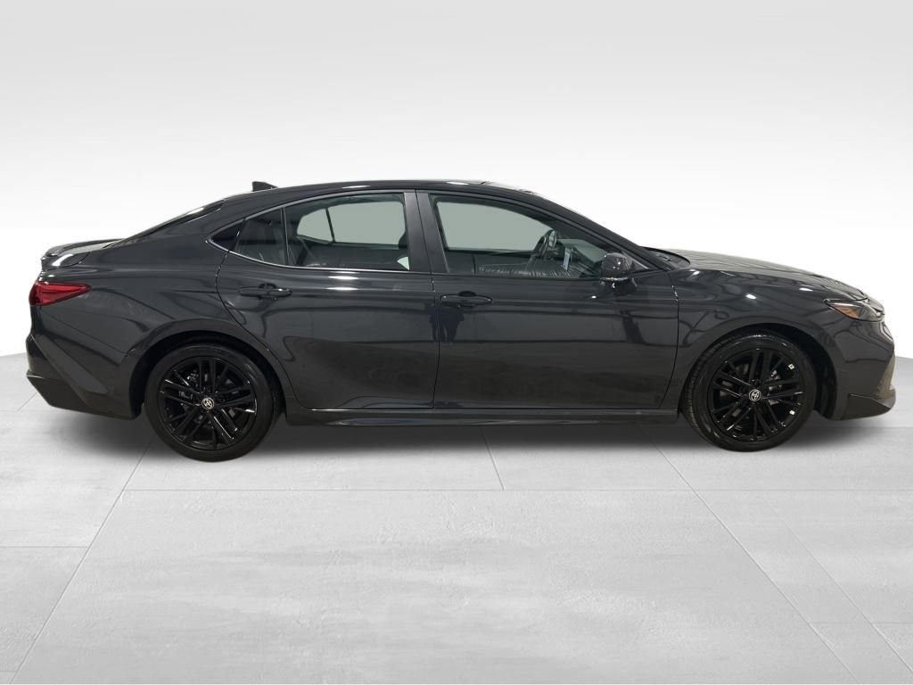 Used 2025 Toyota Camry SE image 6