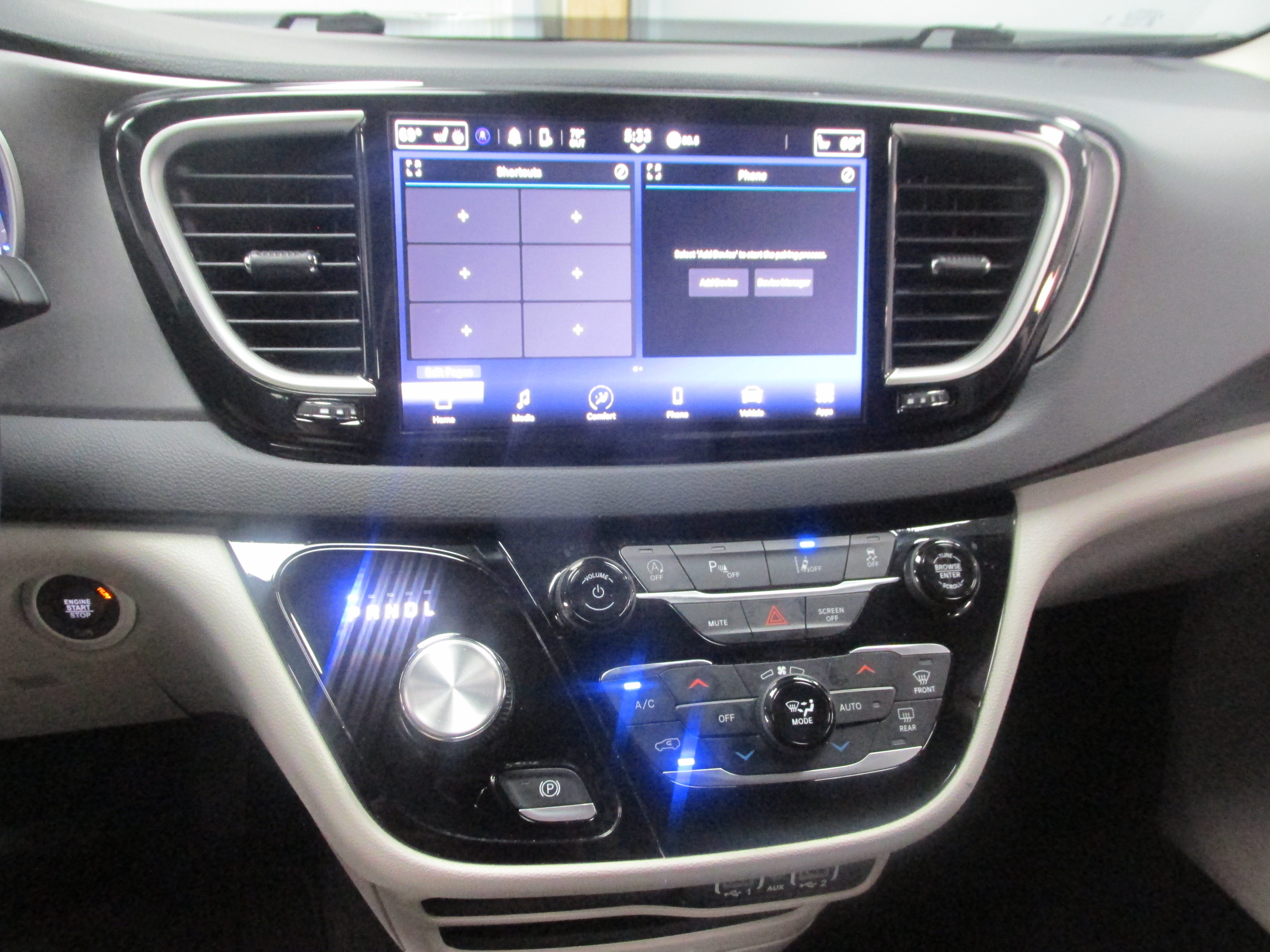 Used 2023 Chrysler Pacifica Touring-L FWD image 36