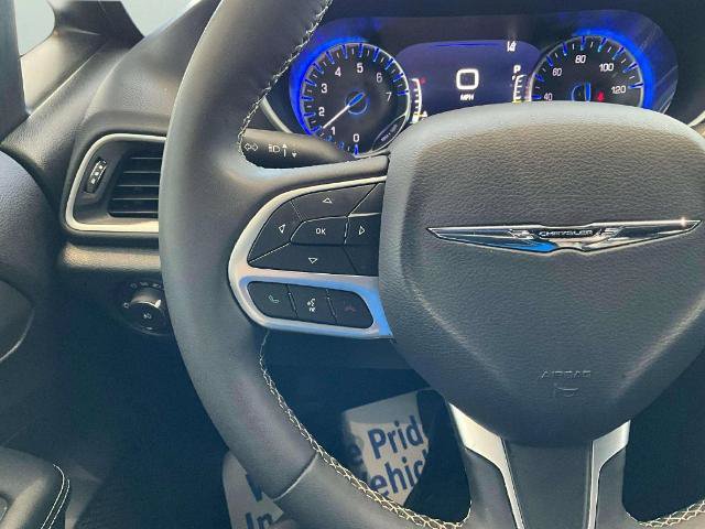 Used 2025 Chrysler Pacifica Select FWD image 12
