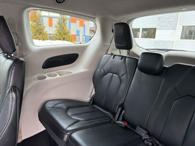 Used 2023 Chrysler Pacifica Touring-L FWD image 25